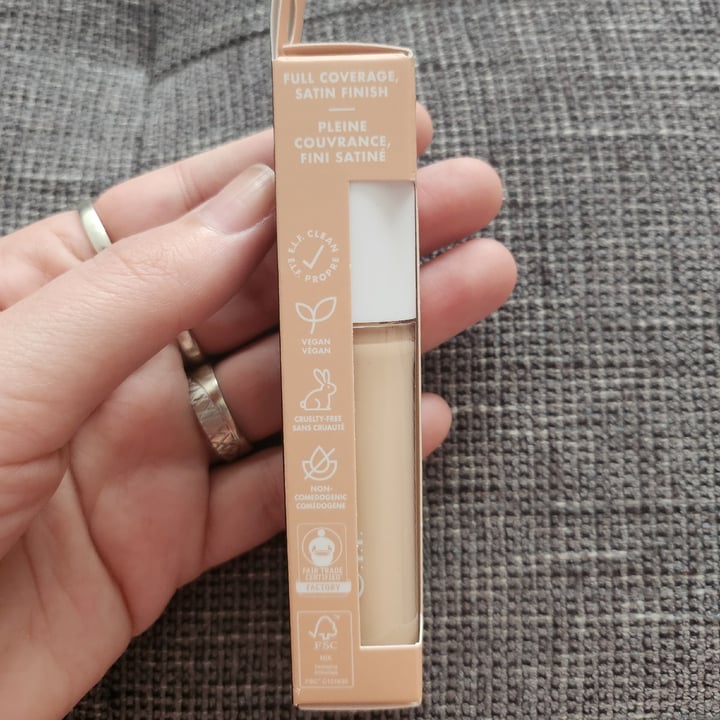 photo of e.l.f. Cosmetics Hydrating Camo Concealer shared by @bojanazl on  06 May 2024 - review