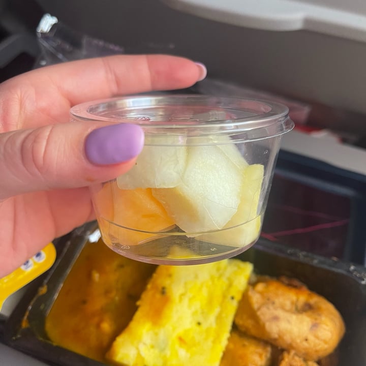 photo of Qatar Airways Saffron Upma, Tomato Chutney, Medu Vada and Sambhar, with Fruit Salad, Oats and Bread Roll shared by @jeanne-marie on  30 Jun 2024 - review