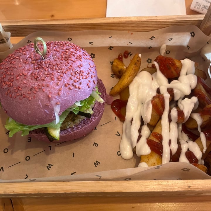 photo of Flower Burger Bloom Burger shared by @anapalm on  25 Mar 2024 - review