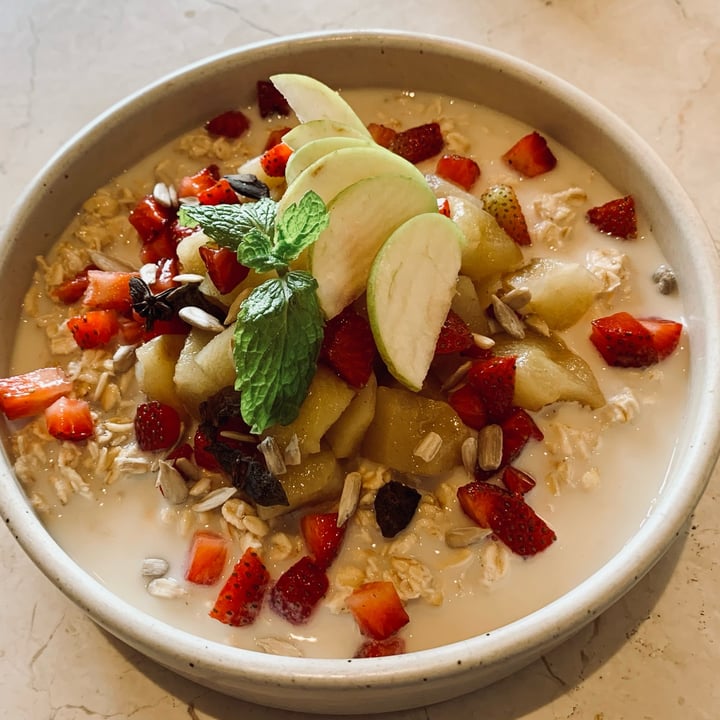 photo of Cafe Organic Bali Apple Pie Oatmeal shared by @gatherer on  03 Sep 2023 - review