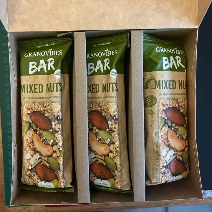 photo of Granovibes Granovibes Mixed Nuts Crunchy Oat Bar shared by @ziggyradiobear on  05 Aug 2025 - review