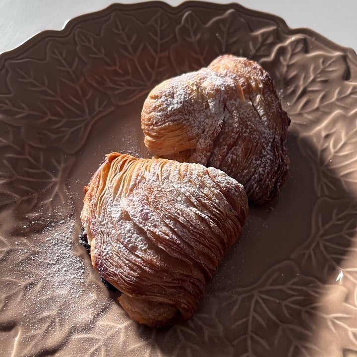 photo of Vegan Art sfogliatella riccia shared by @tania- on  05 Oct 2025 - review