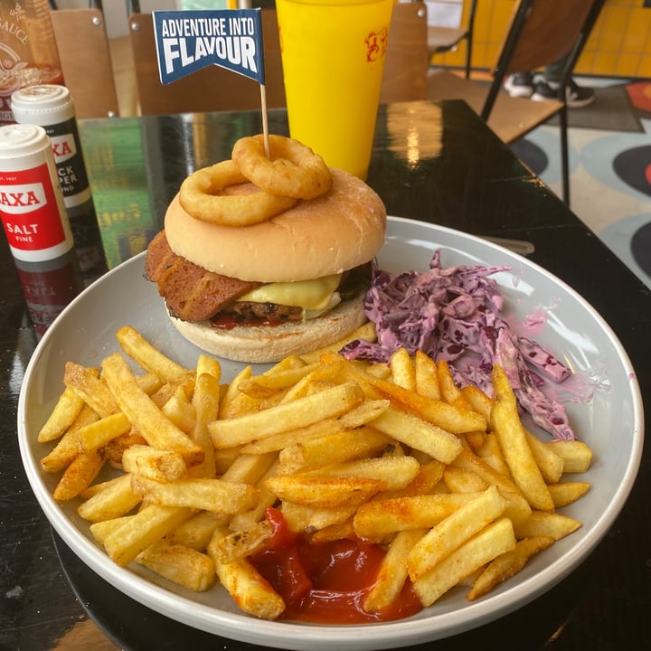 photo of Scoffs Feel Good Food Bacon Cheeseburger shared by @ailsakathleen on  27 Sep 2023 - review