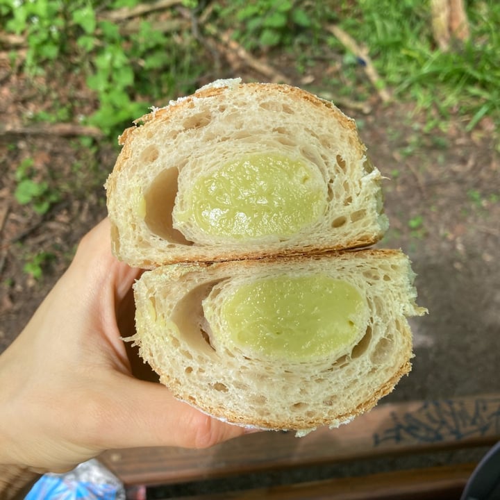 photo of Veganer Göing Pistazien Croissant shared by @david- on  30 Apr 2024 - review