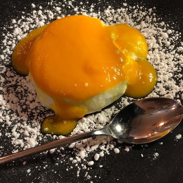 photo of Pepe Bianco Panna Cotta Vegana con salsa alla carota shared by @bearpig on  19 Feb 2024 - review