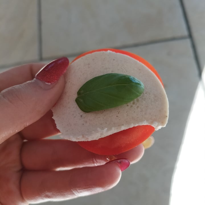 photo of Veganella Vegan alternative to mozzarella shared by @hannah386633 on  30 Jul 2024 - review