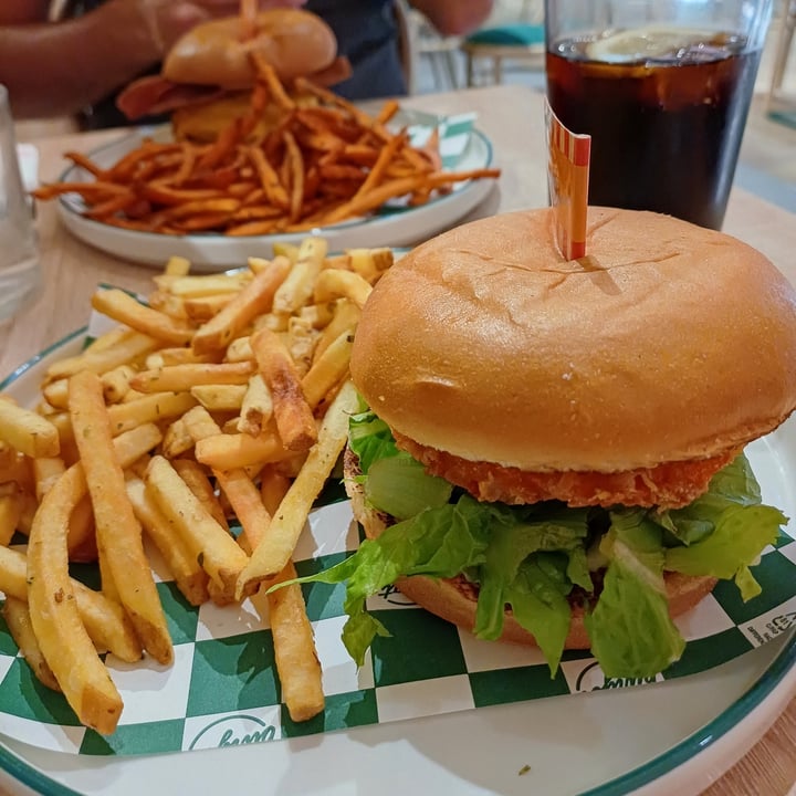 photo of Neat Burger Milano | Merlata Bloom Crispy Chick’n shared by @gelfialice on  07 Oct 2024 - review