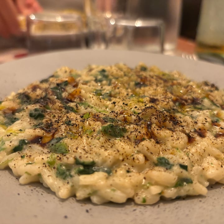 photo of Indigeno Roma Risotto con cremoso fermentato alle nocciole, spinaci, essenza di fichi e polvere di aglio nero shared by @icon86 on  09 Feb 2025 - review