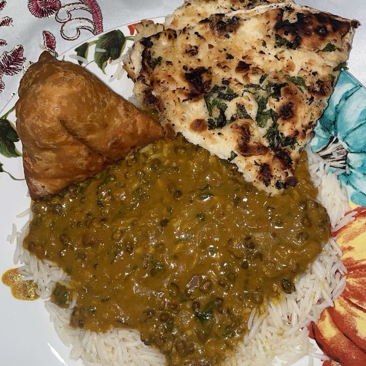 photo of Namaste Veg Plate - Samosas, White Basmati Rice, Samosas, & Garlic Naan shared by @korkafall on  26 Dec 2024 - review