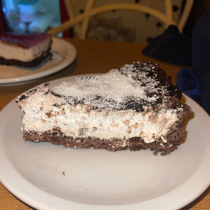 photo of Loving Hut Torta de coco shared by @inespressable on  13 Oct 2023 - review
