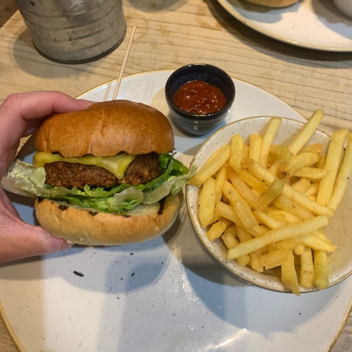 photo of Pitcher & Piano Bristol Vegan Burger shared by @beckyallott on  12 Feb 2024 - review