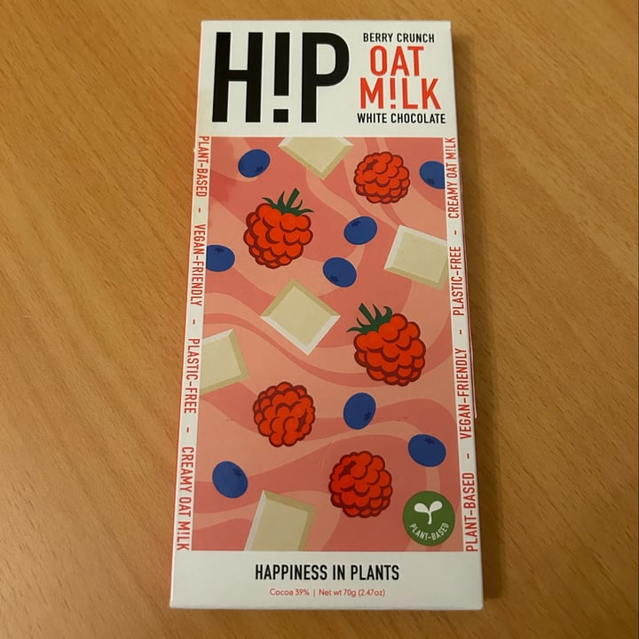 photo of HIP (H!P) Berry Crunch Oat M!lk White Chocolate shared by @vegellious on  16 Jun 2024 - review