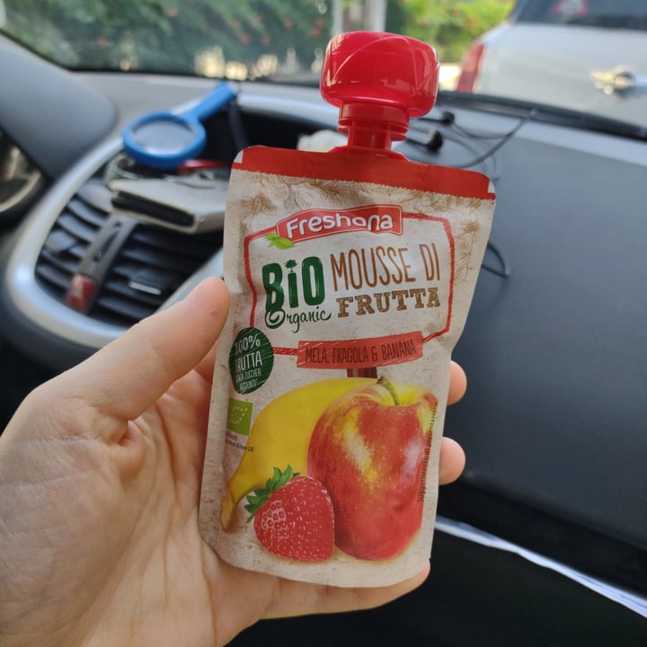 photo of Freshona Bio mousse di mela, fragola e banana shared by @eleonxra on  31 Aug 2023 - review