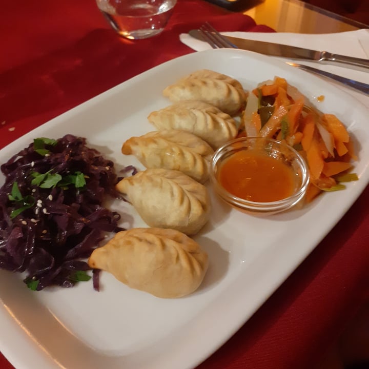 photo of Os Tibetanos Tsel Momos shared by @fra102030 on  04 Dec 2023 - review