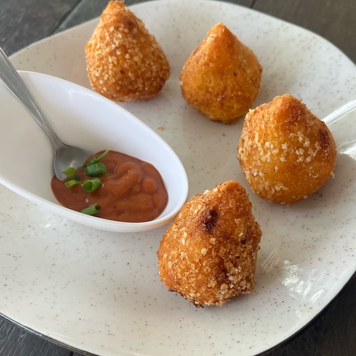 photo of Ozz Coxinha De Palmito shared by @clarinha012356789 on  05 May 2024 - review