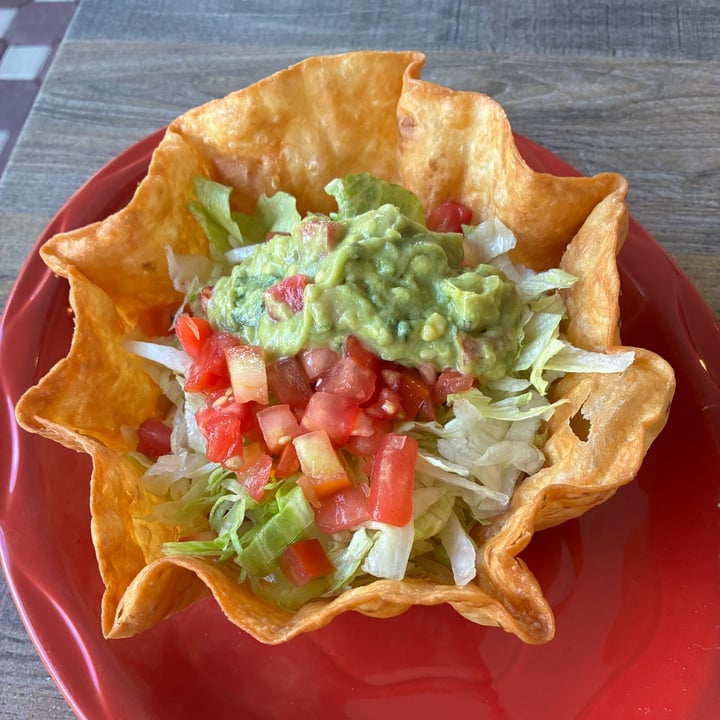 photo of Casa Tequila Vegan Taco Salad shared by @heartartichokehearts on  09 Oct 2025 - review