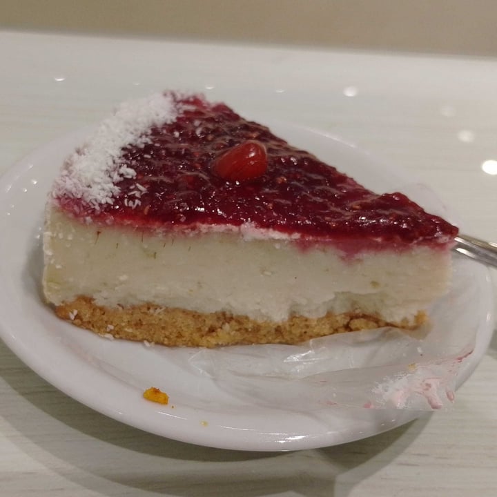 photo of Govinda Vegetarian Cheesecake De Frutos Rojos shared by @veganadam on  29 Nov 2023 - review