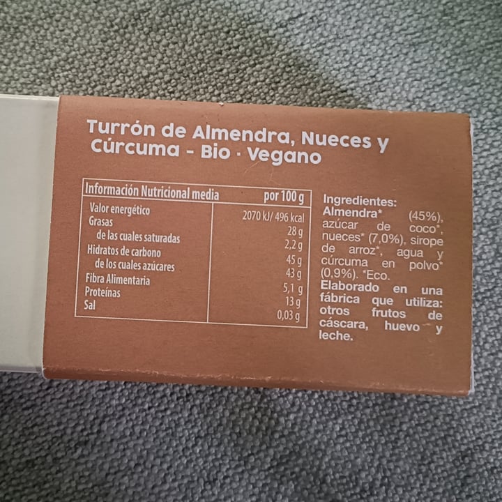 photo of DeliCatalia Turrón de almendras, nueces y curcuma shared by @felinavegana on  11 Feb 2024 - review