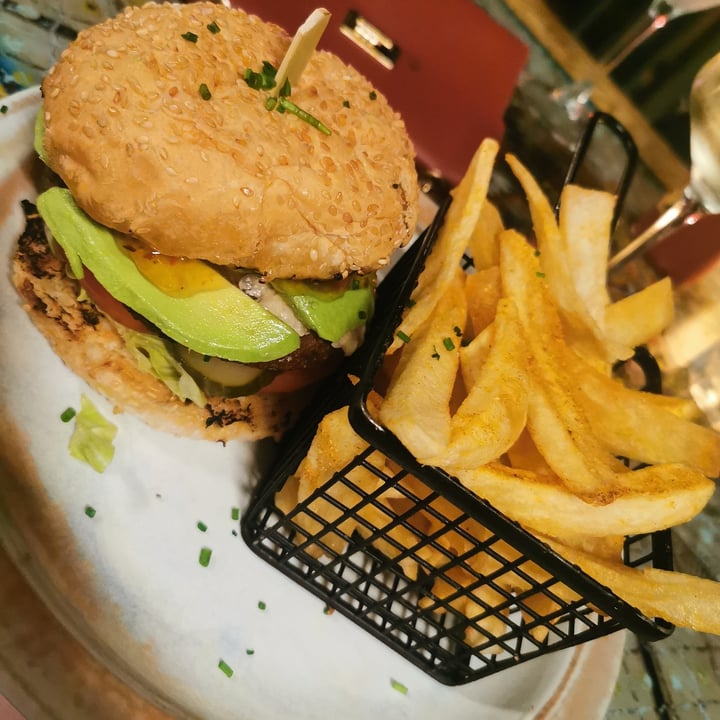 photo of Cargo Vegan Burger shared by @vickysveganry on  25 Feb 2024 - review