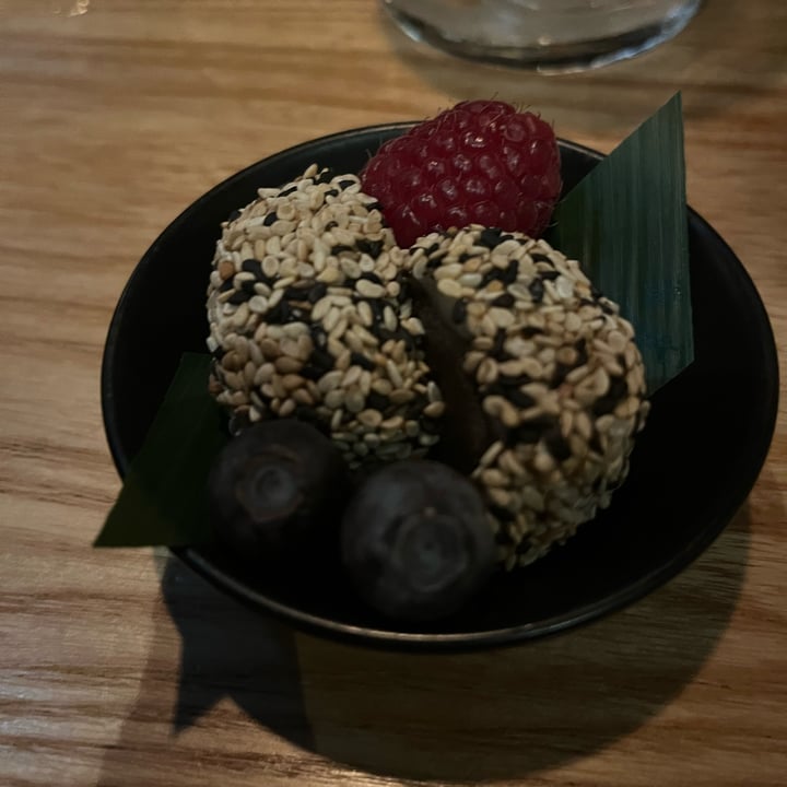 photo of Los Mochis Restaurant Toasted Sesame Mochi shared by @eilidhm on  17 Apr 2024 - review