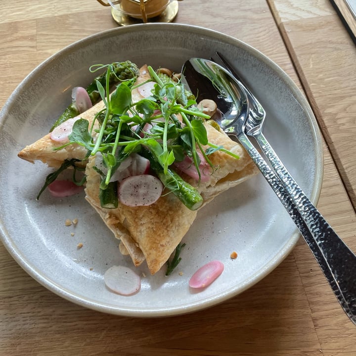 photo of UnterFreunden Grüner Spargel mit Blätterteig shared by @julyn on  27 May 2024 - review