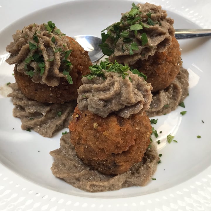 photo of Funghi e tartufo Arancine Funghi e Tartufo shared by @lordsnooks on  07 Oct 2025 - review
