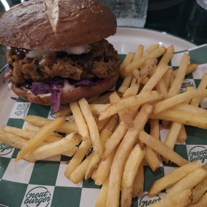 photo of Neat Burger Milano | Merlata Bloom Pulled p*rk Burger shared by @chryssalis on  17 May 2025 - review