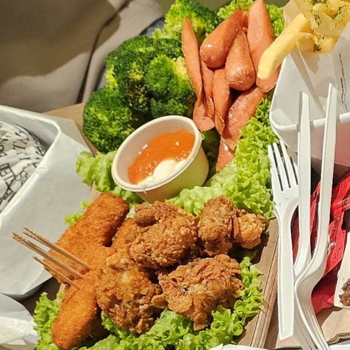 photo of VeganBurg Singapore Tapas Platter shared by @veganlad on  08 Sep 2025 - review
