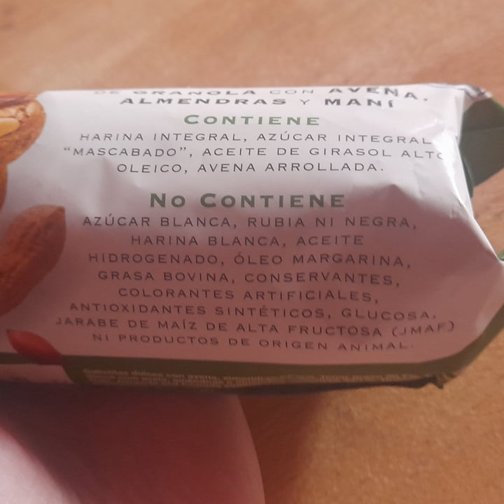 photo of Cachafaz Galletas Integral de Granola con Avena, Almendra y Mani shared by @rochyalmendra on  06 May 2025 - review