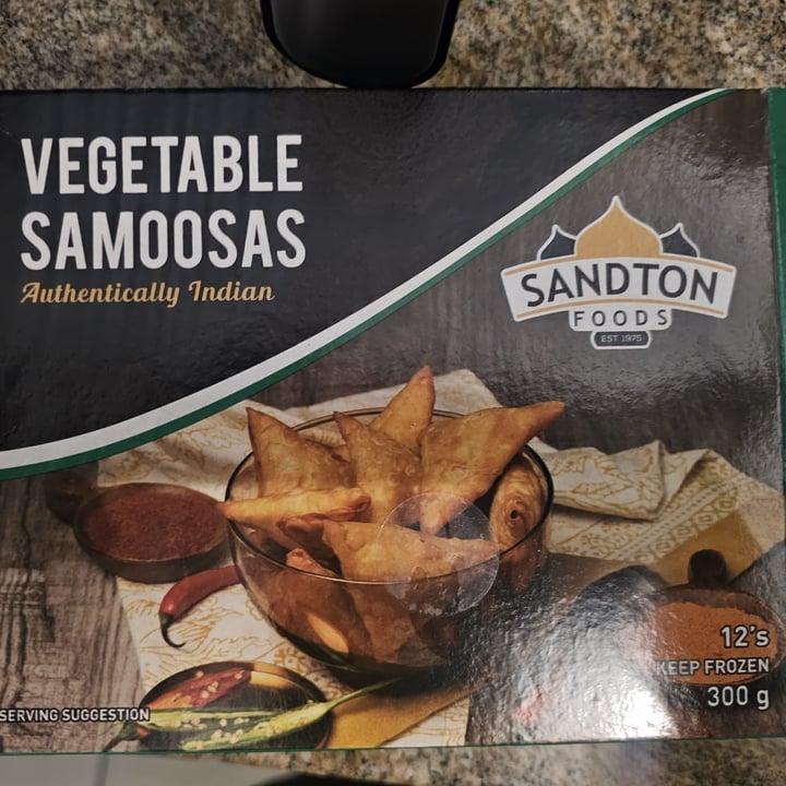 photo of Sandton food 12 vegetable samoosas shared by @gloomyvegan on  20 Mar 2025 - review