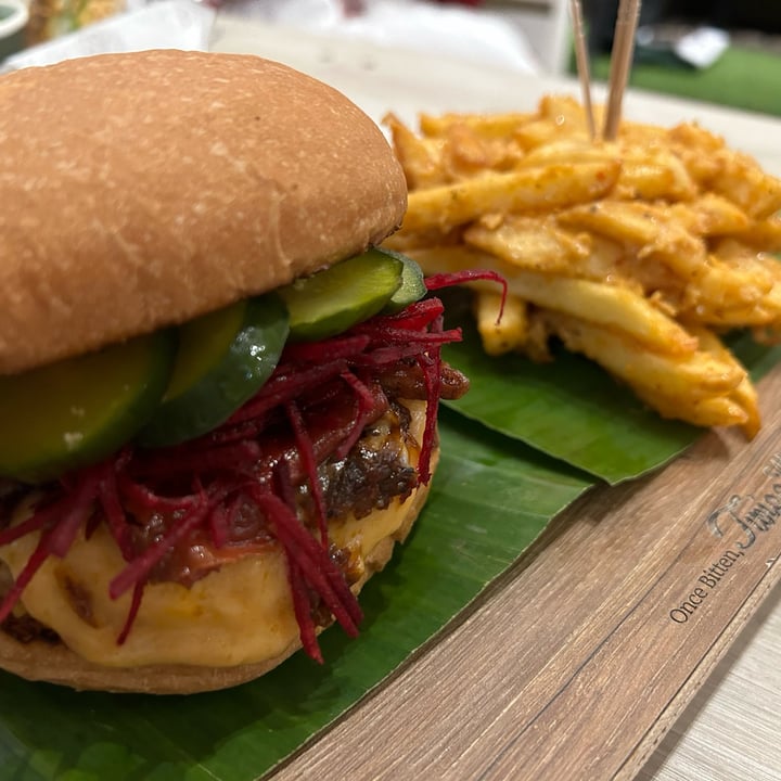 photo of VeganBurg Singapore Deepavali Burger shared by @hengguanhou on  05 Nov 2023 - review
