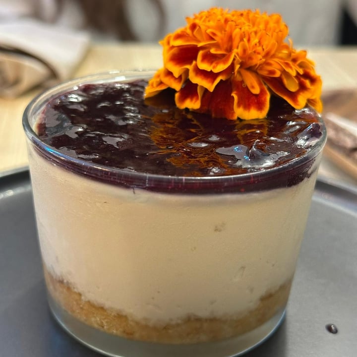 photo of The Vegan Roll cheesecake shared by @consuscosas on  17 Nov 2024 - review