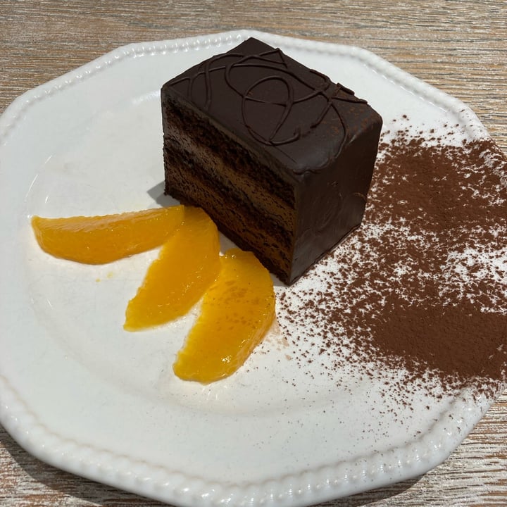 photo of フタバフルーツパーラー 新宿マルイ本館店 Rich Soy Raw Chocolate Cake shared by @miyukudo on  06 Mar 2025 - review