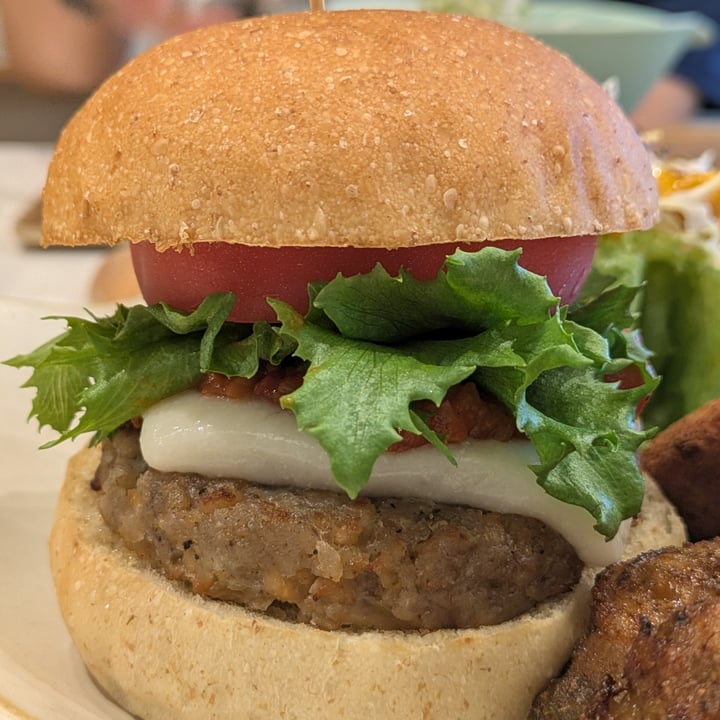 photo of Fluunt KOFU（フルウント甲府） Sake Kasu Fake Cheese Burger shared by @windgal on  08 Oct 2025 - review