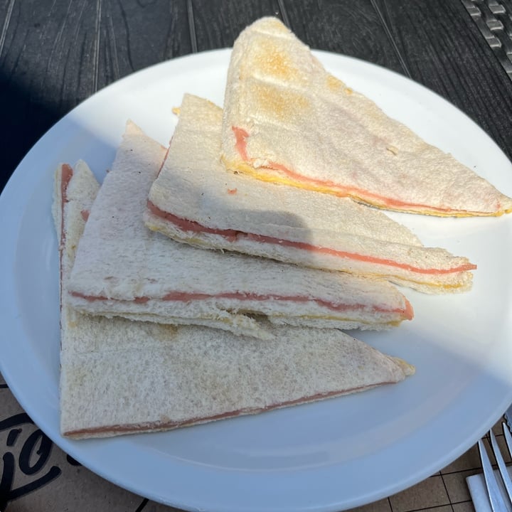 photo of Antojo’s sandwich de miga shared by @micaelardn14 on  02 Oct 2023 - review