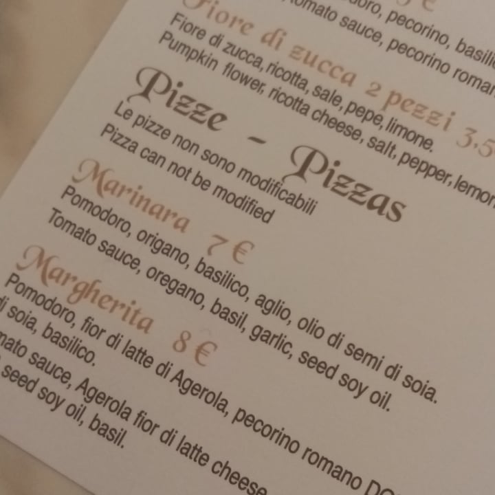 photo of L' Antica pizzeria da Michele Torino Pizza marinara shared by @valeveg75 on  28 Jan 2024 - review