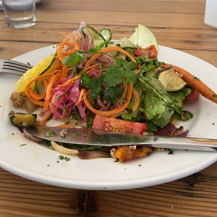 photo of Lime Tree Cafe Vegan Quinoa Salad shared by @appletreenat on  05 Oct 2023 - review