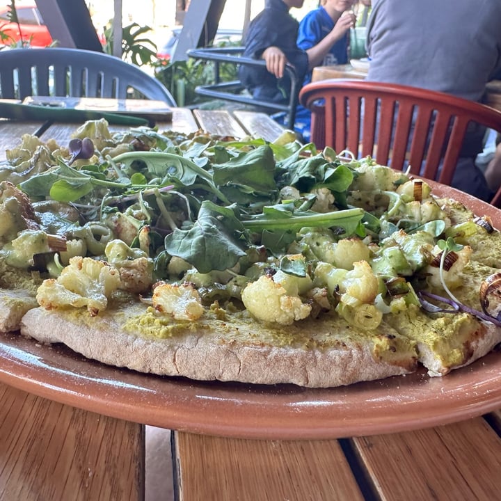 photo of Fresh Earth Food Store Cauliflower, leek and green pea pizza shared by @securemonkey88 on  25 Aug 2024 - review