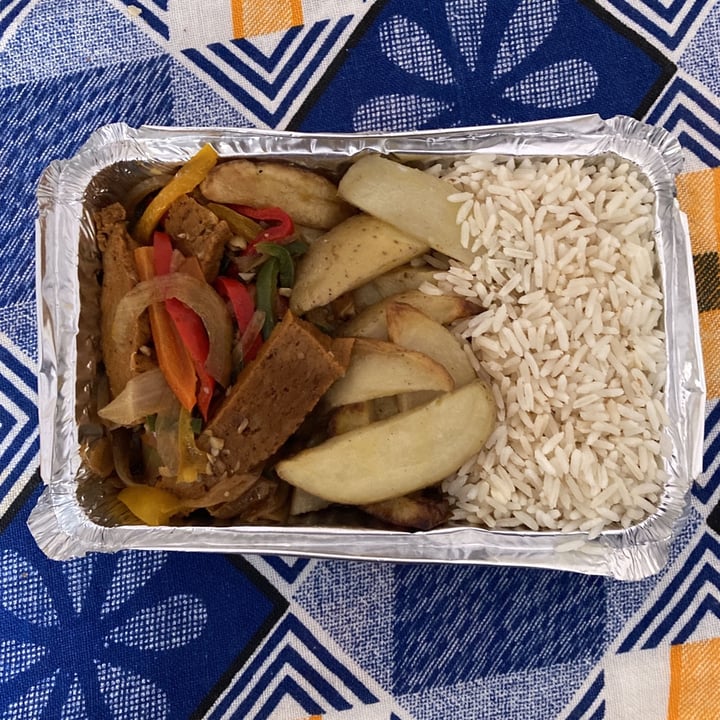 photo of Urbã Cozinha Vegana lomo saltado shared by @roselidagua on  07 May 2024 - review