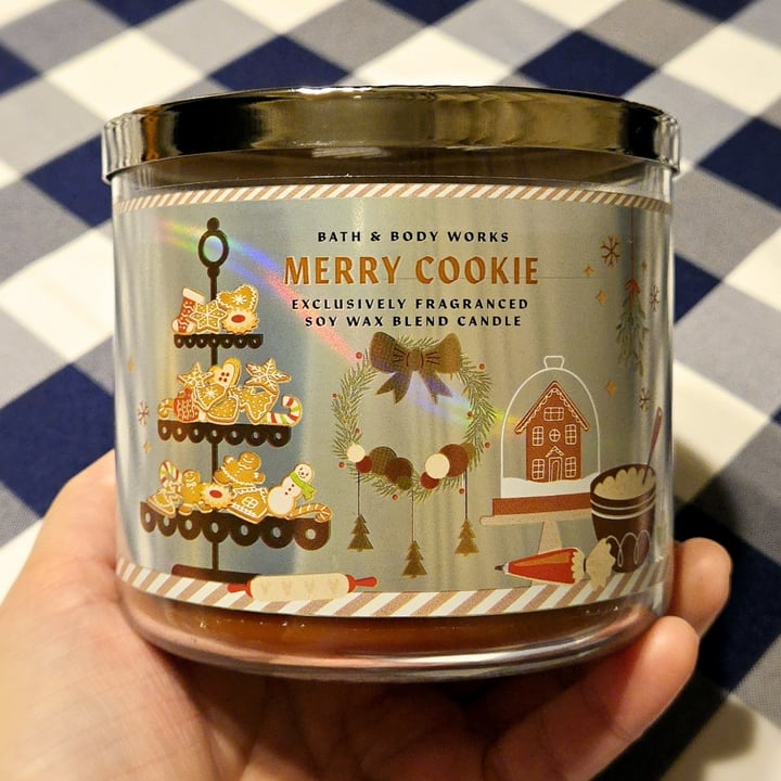 photo of Bath & Body Works Merry Cookie Soy Wax Candle shared by @agreene428 on  20 Dec 2024 - review