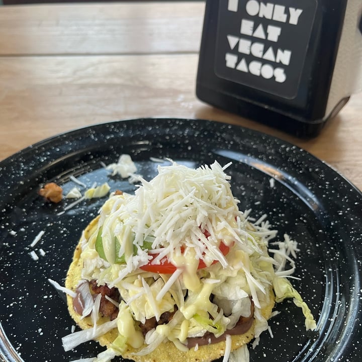 photo of El Bajon Vegan Tacos Chorizo Rojo Tostada shared by @corriendofeliz on  05 Apr 2024 - review