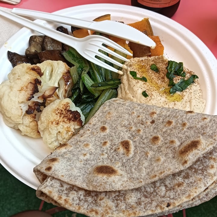 photo of Basilico Food Piatto Con Verdure Cotte, Hummus E Piadina shared by @giancarlo on  05 Oct 2023 - review