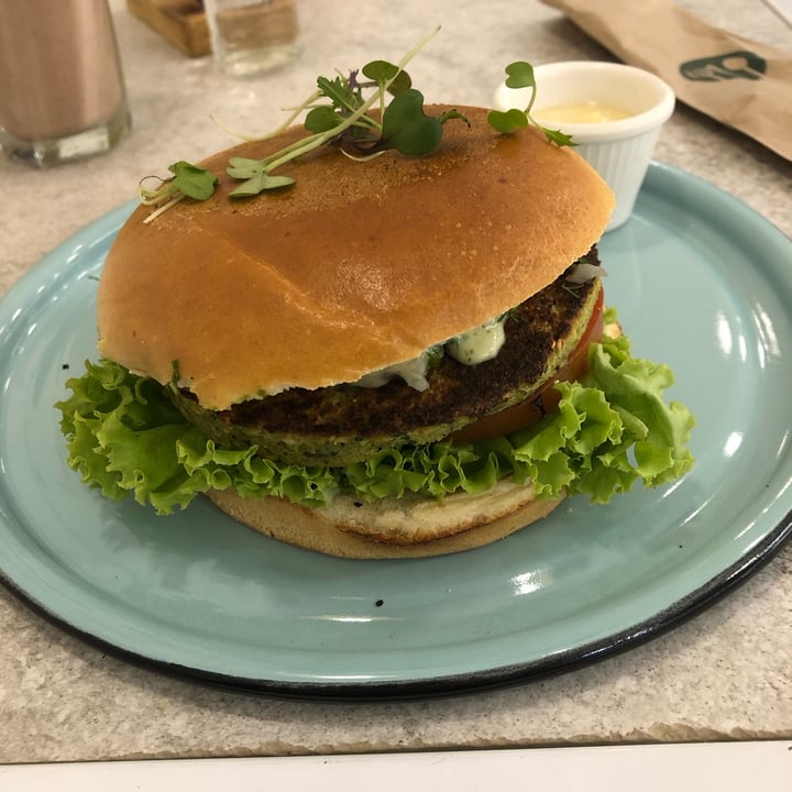 photo of Puro Zumo Hamburguesa Vegan Falafel shared by @bebo9929 on  27 Jan 2024 - review