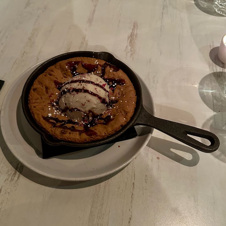 photo of Astoria Bistro Botanique Skillet Cookie shared by @leratonsaveur on  10 Jan 2024 - review