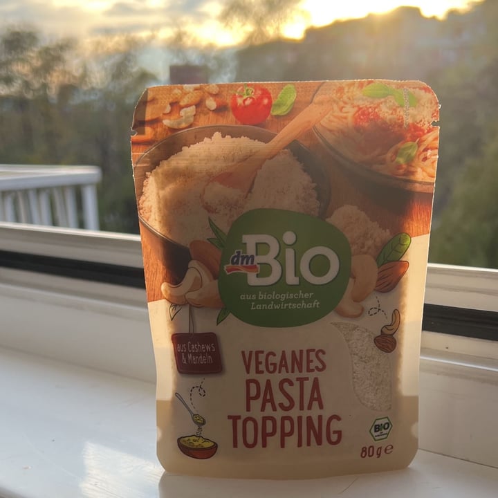 photo of dmBio Veganes Pasta Topping mit Basilikum & Knoblauch shared by @smilesmile on  09 Dec 2023 - review