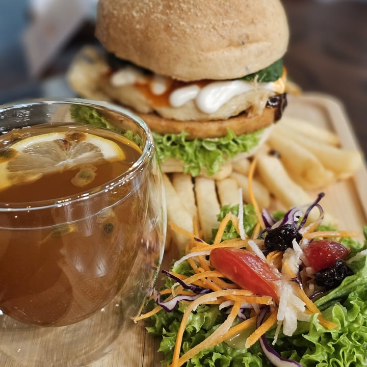 photo of nomVnom Bistro Ramly Burger shared by @tnahar on  26 Apr 2024 - review
