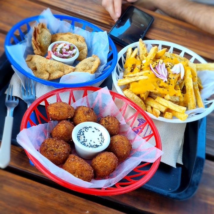 photo of Kali vegan Falafel, Empanadas De Hongos Y Papas Con Cheddar shared by @robergagna on  08 Oct 2023 - review