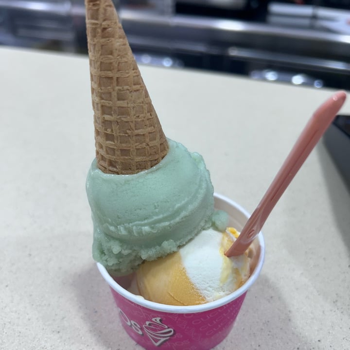 photo of Heladería cucuruchos helado de tarta de queso y de manzana verde shared by @sritatriz on  23 Aug 2025 - review