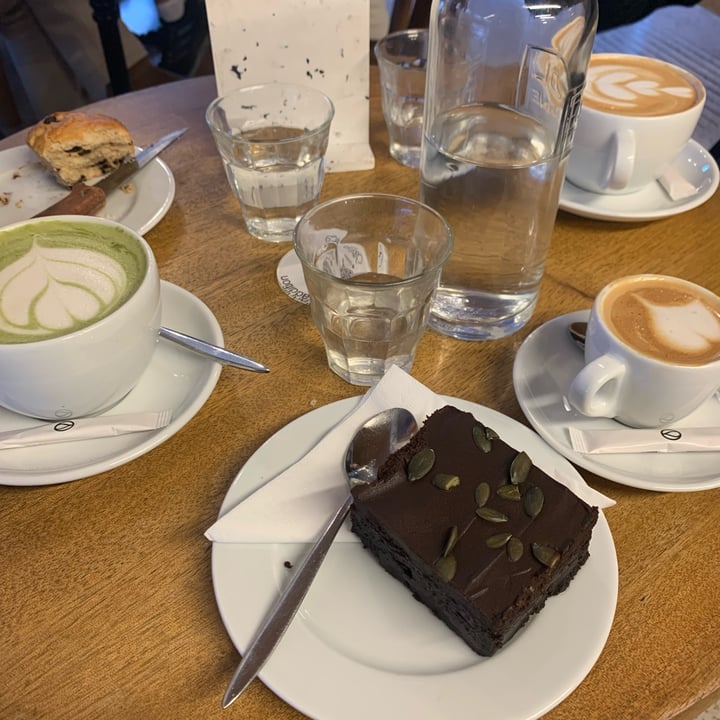 photo of Café Dose Paris • Jules Joffrin Brownie veg shared by @matildesnt on  27 Oct 2023 - review