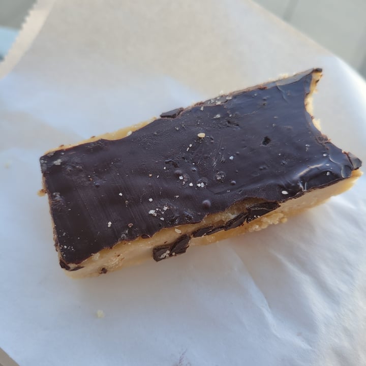 photo of Pâtisserie Zébulon Shortbread Millionnaire shared by @artemysiafrxvx on  17 Nov 2024 - review